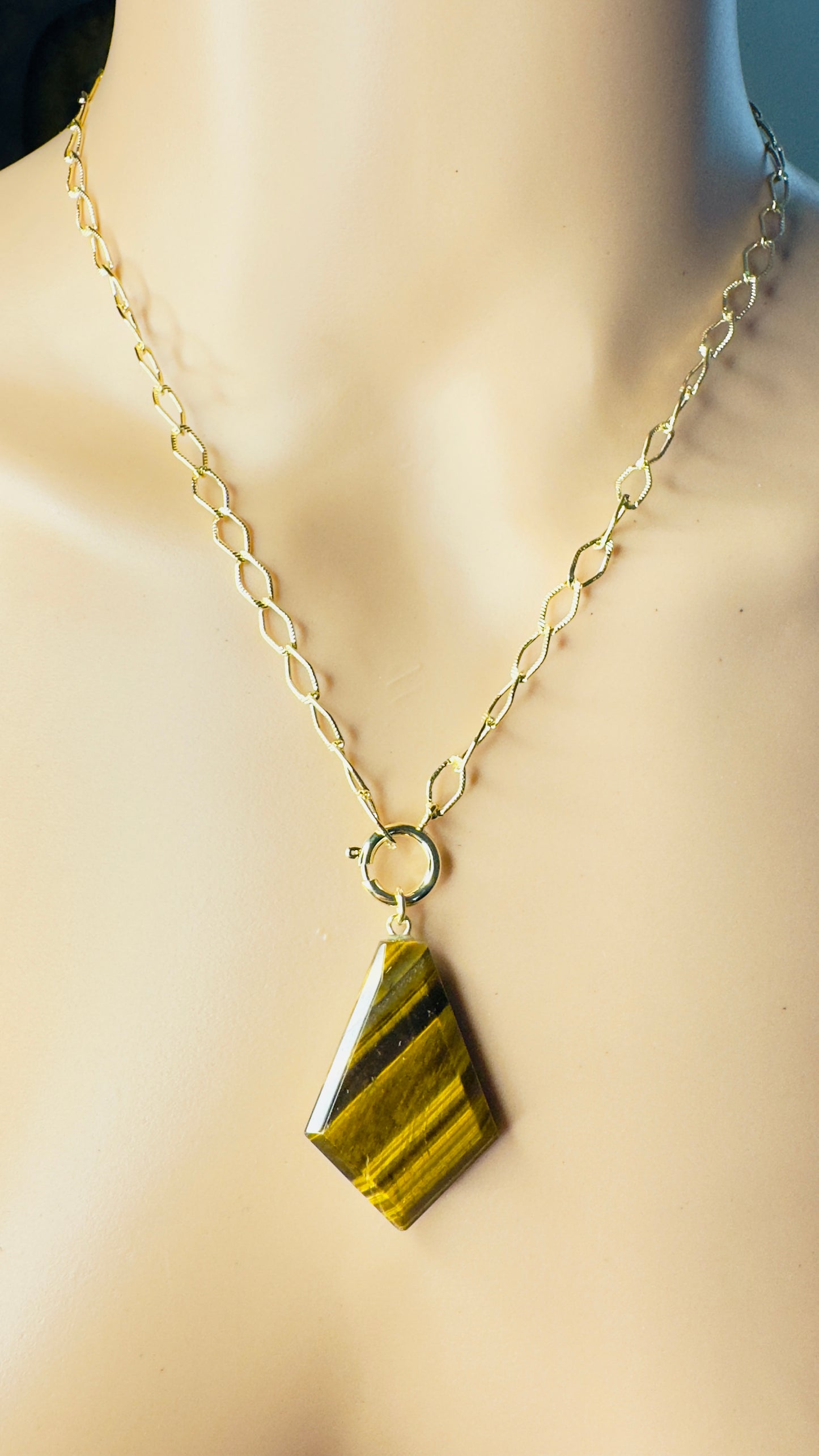 Famibeach Corrente Oval Brasileira Banhada a Ouro com Olho de Tigre