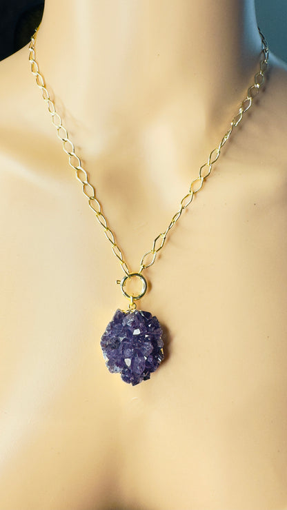 Famibeach Corrente Oval Brasileira Banhada a Ouro com Drusa de Ametista (Ametista Druzy)